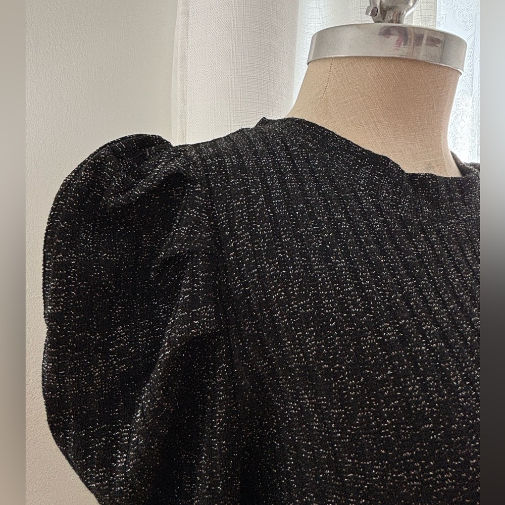 THE PORTER COLLECTIVE Black/Silver Stretchy Shirt w/puffy sleeves, XL, EUC
